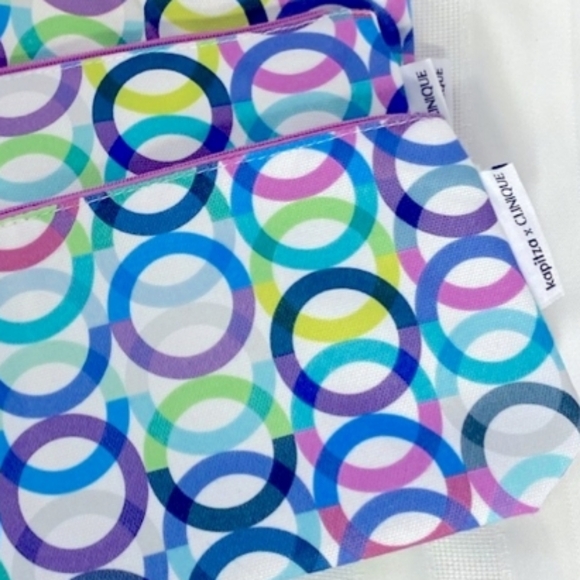 CLINIQUE Cosmetic Bag Rings of Unity Mod 70's Print NEW - Picture 4 of 5